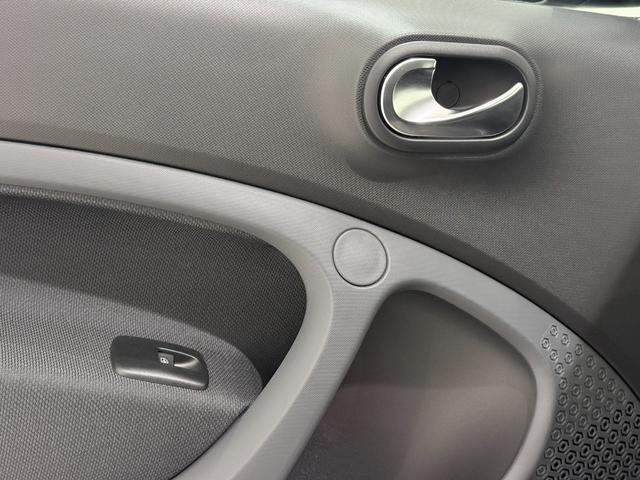 スマートフォーツークーペ BRABUS エクスクルーシブ 右ハンドル/グレー/フローティングナビ/ドラレコ/シートヒーター/正規ディーラー認定中古車/二年保証(26枚目)