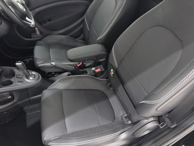 スマートフォーツークーペ BRABUS エクスクルーシブ 右ハンドル/グレー/フローティングナビ/ドラレコ/シートヒーター/正規ディーラー認定中古車/二年保証(28枚目)