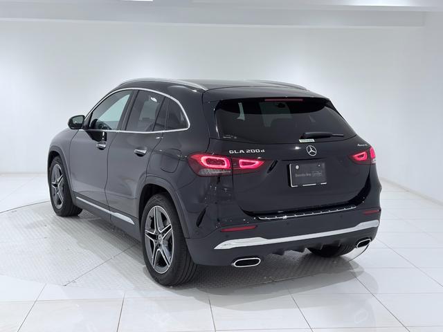 GLAクラス GLA200d 4マチック AMGライン 右ハンドル/コスモスブラック/半革/シートヒーター/ドラレコ/メモリー付きパワーシート/正規ディーラー認定中古車/二年保証(4枚目)