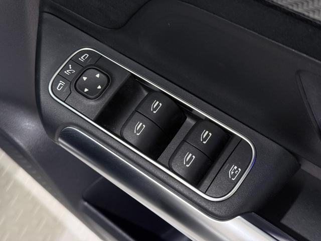 GLAクラス GLA200d 4マチック AMGライン 右ハンドル/コスモスブラック/半革/シートヒーター/ドラレコ/メモリー付きパワーシート/正規ディーラー認定中古車/二年保証(22枚目)