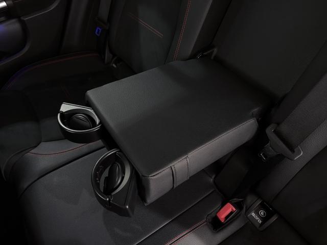 GLAクラス GLA200d 4マチック AMGライン 右ハンドル/コスモスブラック/半革/シートヒーター/ドラレコ/メモリー付きパワーシート/正規ディーラー認定中古車/二年保証(43枚目)