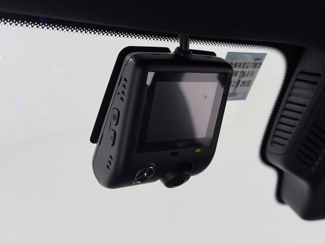 ＧＬＢ ＧＬＢ２００ｄ　４マチック　右ハンドル／イリジウムシルバー／シートヒーター／半革／ドラレコ／メモリー付きパワーシート／正規ディーラー認定中古車／二年保証（6枚目）