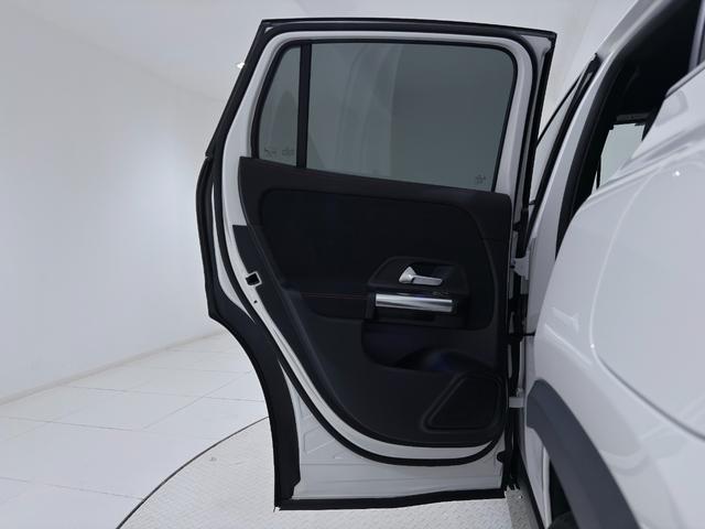 GLAクラス GLA200d 4マチック AMGライン 右ハンドル/ポーラーホワイト/レーダーセーフティーP/シートヒーター/ドラレコ/半革/メモリー付きパワーシート/正規ディーラー認定中古車/二年保証(36枚目)