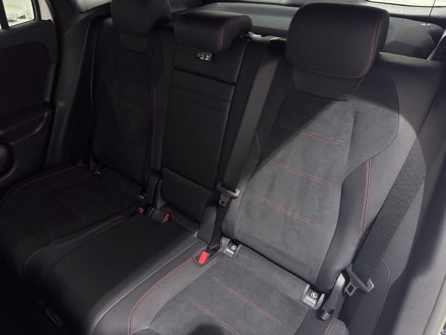 GLAクラス GLA200d 4マチック AMGライン 右ハンドル/ポーラーホワイト/レーダーセーフティーP/シートヒーター/ドラレコ/半革/メモリー付きパワーシート/正規ディーラー認定中古車/二年保証(39枚目)