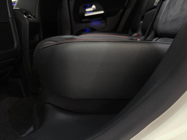 GLAクラス GLA200d 4マチック AMGライン 右ハンドル/ポーラーホワイト/レーダーセーフティーP/シートヒーター/ドラレコ/半革/メモリー付きパワーシート/正規ディーラー認定中古車/二年保証(40枚目)