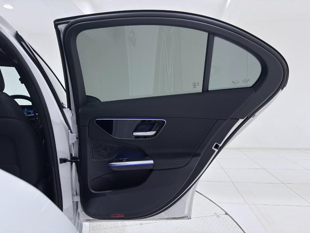 Cクラス C200 4マチックアバンギャルド AMGライン ワンオーナー/右ハンドル/オパリスホワイト/レザーエクスクルーシブP/パノラミックスライディングルーフ/HUD/シートヒーター/メモリー付きパワーシート/正規ディーラー認定中古車/二年保証(35枚目)