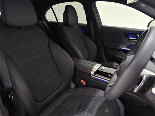 Cクラス C200 スポーツ 右ハンドル/オブシディアンブラック/シートヒーター/メモリー付きパワーシート/正規ディーラー認定中古車/二年保証(3枚目)