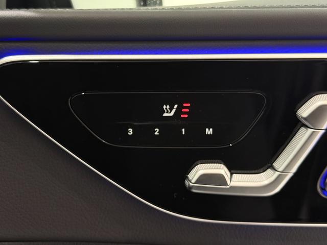 Cクラス C200 スポーツ 右ハンドル/オブシディアンブラック/シートヒーター/メモリー付きパワーシート/正規ディーラー認定中古車/二年保証(5枚目)