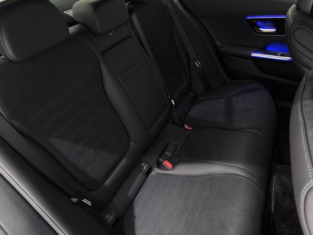 Cクラス C200 スポーツ 右ハンドル/オブシディアンブラック/シートヒーター/メモリー付きパワーシート/正規ディーラー認定中古車/二年保証(8枚目)