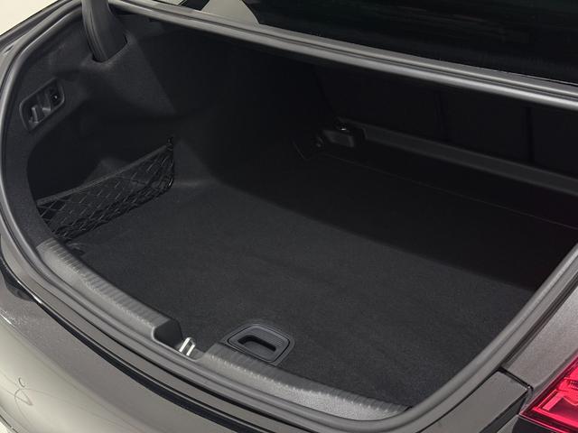 Cクラス C200 スポーツ 右ハンドル/オブシディアンブラック/シートヒーター/メモリー付きパワーシート/正規ディーラー認定中古車/二年保証(13枚目)