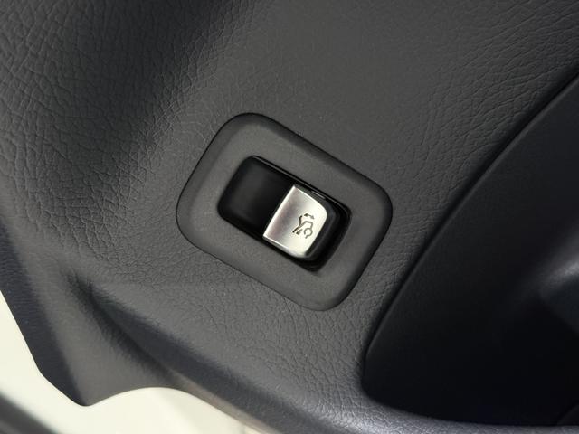 専用のコールセンターに経験豊かなオペレーターが、２４時間３６５日待機。万一の車両トラブルなどが発生した場合、お電話一本で応急処置や車両のけん引、ドライバーや同乗者の方の移動手段手配などサポート。