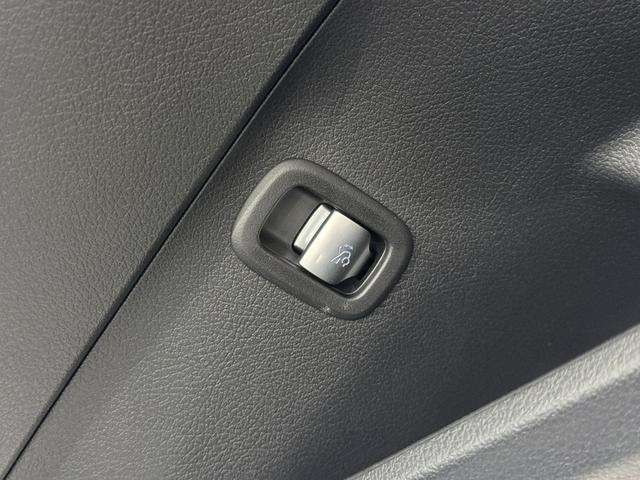 Cクラスステーションワゴン C220dステーションワゴンアバンギルドAMGライP ワンオーナー/右ハンドル/オパリスホワイト/ドライバーズP/HUD/Burmester/シートヒーター/ベンチレーション/正規ディーラー認定中古車/二年保証(26枚目)