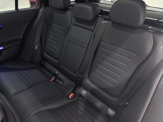 Cクラスステーションワゴン C220dステーションワゴンアバンギルドAMGライP ワンオーナー/右ハンドル/オパリスホワイト/ドライバーズP/HUD/Burmester/シートヒーター/ベンチレーション/正規ディーラー認定中古車/二年保証(42枚目)