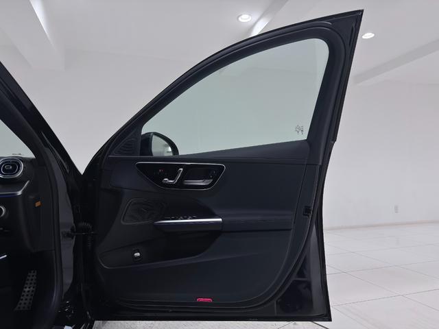 Ｃクラスステーションワゴン Ｃ２２０ｄ　ステーションワゴン　スポーツ　ワンオーナー／右ハンドル／オブシディアンブラック／シートヒーター／メモリー付きパワーシート／半革／正規ディーラー認定中古車／二年保証（9枚目）