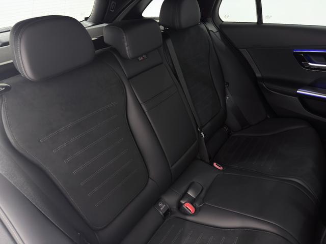 Ｃクラスステーションワゴン Ｃ２２０ｄ　ステーションワゴン　スポーツ　ワンオーナー／右ハンドル／オブシディアンブラック／シートヒーター／メモリー付きパワーシート／半革／正規ディーラー認定中古車／二年保証（11枚目）