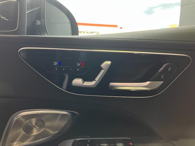 Ｃクラス Ｃ２２０ｄ　ラグジュアリー　ワンオーナー／右ハンドル／オブシディアンブラック／ドライバーズＰ／パノラミックスライディングルーフ／シートヒーター／ベンチレーション／Ｂｕｒｍｅｓｔｅｒ／正規ディーラー認定中古車／二年保証（7枚目）