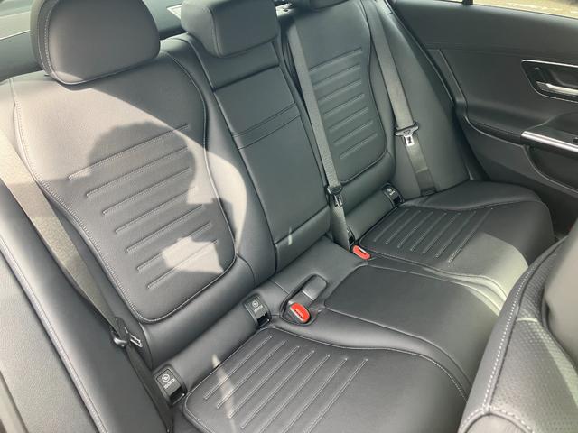 Ｃクラス Ｃ２２０ｄ　ラグジュアリー　ワンオーナー／右ハンドル／オブシディアンブラック／ドライバーズＰ／パノラミックスライディングルーフ／シートヒーター／ベンチレーション／Ｂｕｒｍｅｓｔｅｒ／正規ディーラー認定中古車／二年保証（18枚目）