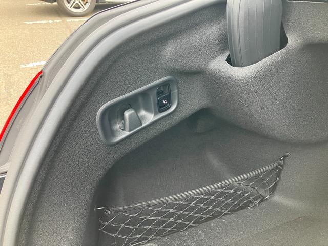 Ｃクラス Ｃ２２０ｄ　ラグジュアリー　ワンオーナー／右ハンドル／オブシディアンブラック／ドライバーズＰ／パノラミックスライディングルーフ／シートヒーター／ベンチレーション／Ｂｕｒｍｅｓｔｅｒ／正規ディーラー認定中古車／二年保証（42枚目）