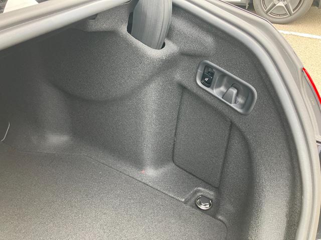 Ｃクラス Ｃ２２０ｄ　ラグジュアリー　ワンオーナー／右ハンドル／オブシディアンブラック／ドライバーズＰ／パノラミックスライディングルーフ／シートヒーター／ベンチレーション／Ｂｕｒｍｅｓｔｅｒ／正規ディーラー認定中古車／二年保証（43枚目）