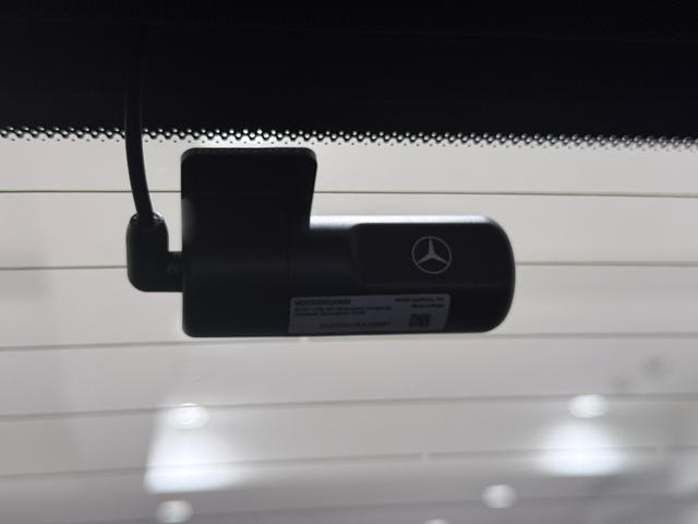 Ｅクラス Ｅ３５０ｅ　スポーツエディションスタードライバーズＰ　ワンオーナー／右ハンドル／デジタルＰ／レザーエクスクルーシブＰ／アドバンスドＰ／ドライバーズＰ／パノラミックスライディングルーフ／正規ディーラー認定中古車／二年保証（11枚目）