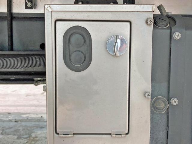 ヒノレンジャー 　冷凍バン　フルキャブ　ワイド　菱重－３０℃　格納ゲート　２１０ＰＳ　ＭＴ６　後輪エアサス（17枚目）
