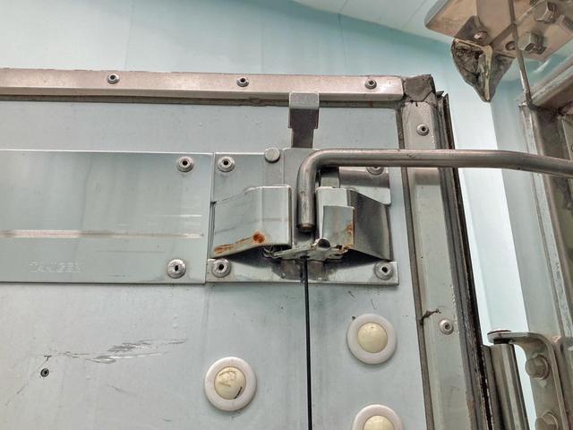 　冷凍バン　ショートキャブ　標準　菱重　－２０℃　格納ゲート　２１０ＰＳ　ＭＴ６　後輪エアサス(14枚目)
