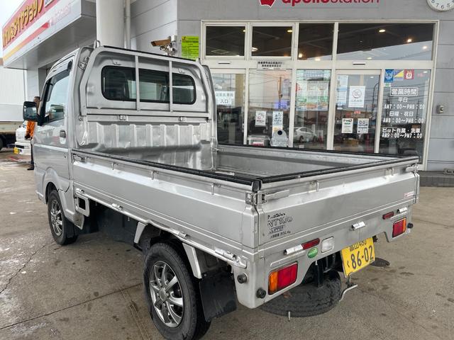 ＮＴ１００クリッパートラック ＤＸ　４ＷＤ　車検整備付き　５速マニュアル　Ａ／Ｃコンプレッサ、コンデンサーリビルド交換済み　３方開荷台（5枚目）