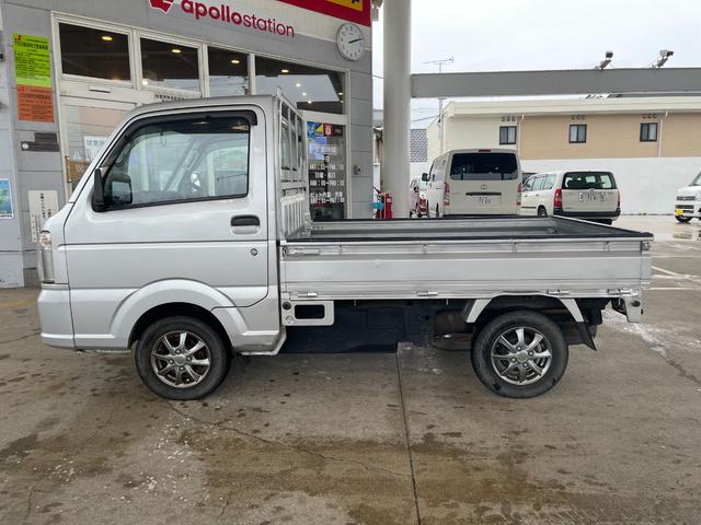 ＮＴ１００クリッパートラック ＤＸ　４ＷＤ　車検整備付き　５速マニュアル　Ａ／Ｃコンプレッサ、コンデンサーリビルド交換済み　３方開荷台（6枚目）