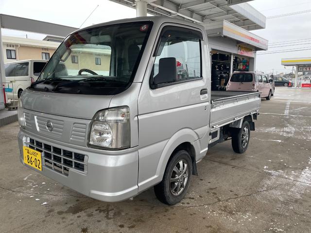 ＮＴ１００クリッパートラック ＤＸ　４ＷＤ　車検整備付き　５速マニュアル　Ａ／Ｃコンプレッサ、コンデンサーリビルド交換済み　３方開荷台（7枚目）