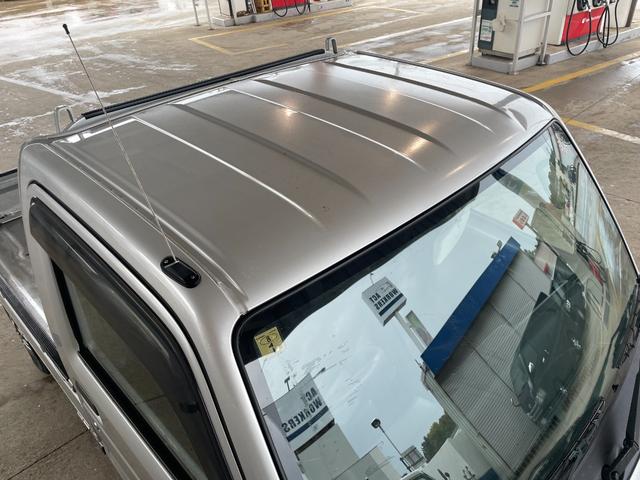 ＮＴ１００クリッパートラック ＤＸ　４ＷＤ　車検整備付き　５速マニュアル　Ａ／Ｃコンプレッサ、コンデンサーリビルド交換済み　３方開荷台（10枚目）