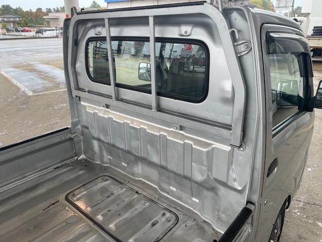 ＮＴ１００クリッパートラック ＤＸ　４ＷＤ　車検整備付き　５速マニュアル　Ａ／Ｃコンプレッサ、コンデンサーリビルド交換済み　３方開荷台（11枚目）