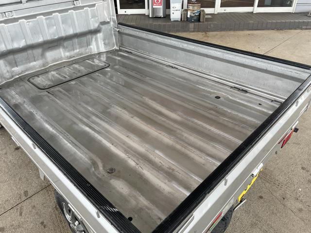 ＮＴ１００クリッパートラック ＤＸ　４ＷＤ　車検整備付き　５速マニュアル　Ａ／Ｃコンプレッサ、コンデンサーリビルド交換済み　３方開荷台（13枚目）