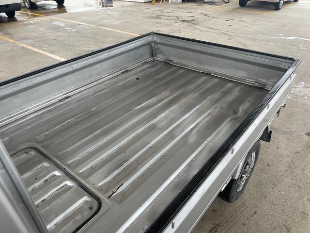 ＮＴ１００クリッパートラック ＤＸ　４ＷＤ　車検整備付き　５速マニュアル　Ａ／Ｃコンプレッサ、コンデンサーリビルド交換済み　３方開荷台（14枚目）