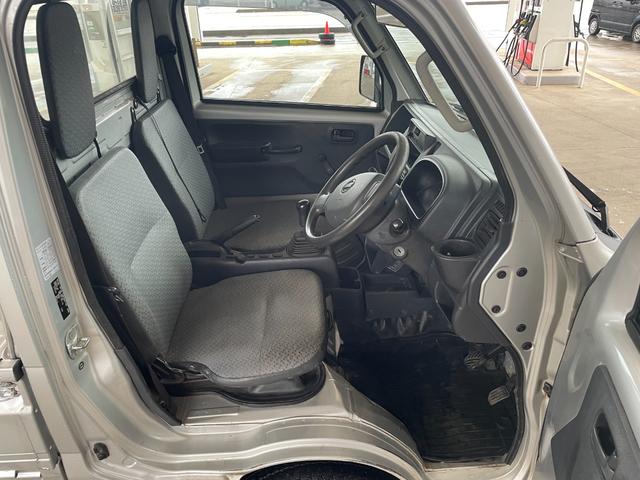 ＮＴ１００クリッパートラック ＤＸ　４ＷＤ　車検整備付き　５速マニュアル　Ａ／Ｃコンプレッサ、コンデンサーリビルド交換済み　３方開荷台（17枚目）