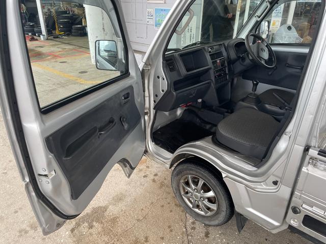 ＮＴ１００クリッパートラック ＤＸ　４ＷＤ　車検整備付き　５速マニュアル　Ａ／Ｃコンプレッサ、コンデンサーリビルド交換済み　３方開荷台（18枚目）