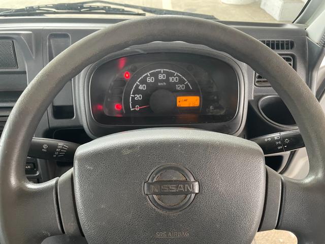 ＮＴ１００クリッパートラック ＤＸ　４ＷＤ　車検整備付き　５速マニュアル　Ａ／Ｃコンプレッサ、コンデンサーリビルド交換済み　３方開荷台（23枚目）