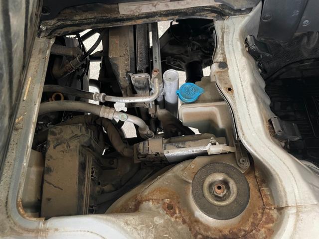 ＮＴ１００クリッパートラック ＤＸ　４ＷＤ　車検整備付き　５速マニュアル　Ａ／Ｃコンプレッサ、コンデンサーリビルド交換済み　３方開荷台（25枚目）