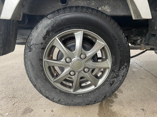 ＮＴ１００クリッパートラック ＤＸ　４ＷＤ　車検整備付き　５速マニュアル　Ａ／Ｃコンプレッサ、コンデンサーリビルド交換済み　３方開荷台（29枚目）