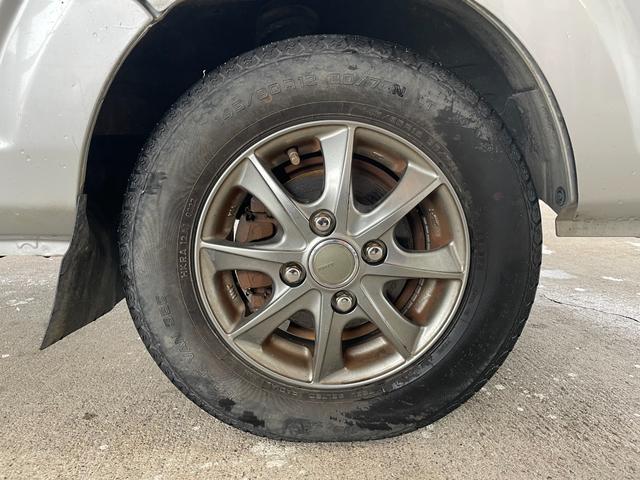 ＮＴ１００クリッパートラック ＤＸ　４ＷＤ　車検整備付き　５速マニュアル　Ａ／Ｃコンプレッサ、コンデンサーリビルド交換済み　３方開荷台（31枚目）