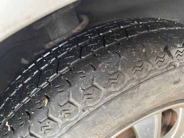 ＮＴ１００クリッパートラック ＤＸ　４ＷＤ　車検整備付き　５速マニュアル　Ａ／Ｃコンプレッサ、コンデンサーリビルド交換済み　３方開荷台（32枚目）