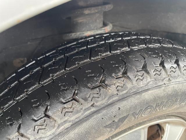 ＮＴ１００クリッパートラック ＤＸ　４ＷＤ　車検整備付き　５速マニュアル　Ａ／Ｃコンプレッサ、コンデンサーリビルド交換済み　３方開荷台（34枚目）