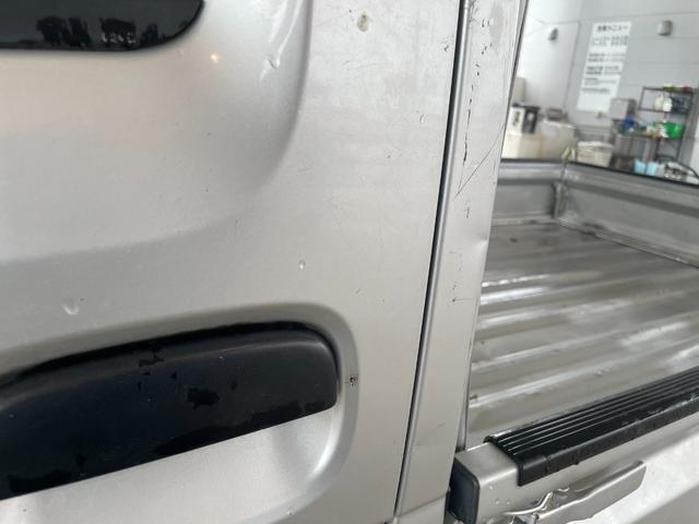 ＮＴ１００クリッパートラック ＤＸ　４ＷＤ　車検整備付き　５速マニュアル　Ａ／Ｃコンプレッサ、コンデンサーリビルド交換済み　３方開荷台（41枚目）