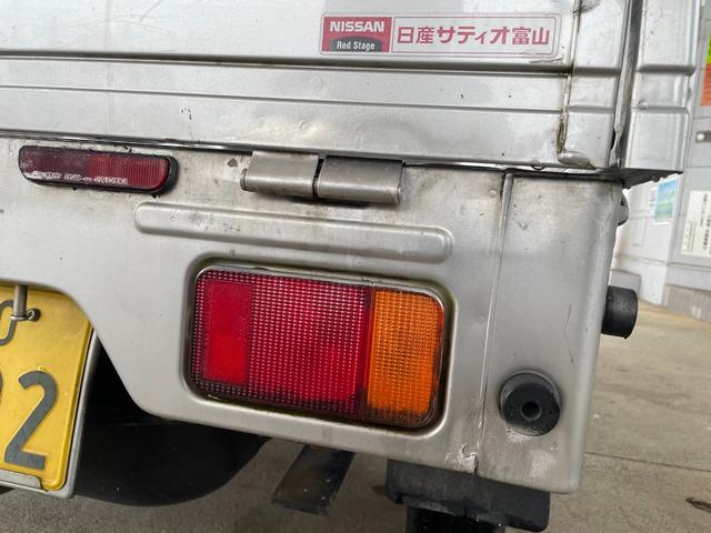 ＮＴ１００クリッパートラック ＤＸ　４ＷＤ　車検整備付き　５速マニュアル　Ａ／Ｃコンプレッサ、コンデンサーリビルド交換済み　３方開荷台（44枚目）