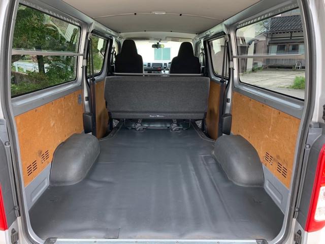 ハイエースバン ロングDX GLパッケージ 4WD ディーゼルターボ 禁煙車 タイミングベルト交換済み メモリーナビ ETC キーレスエントリー 両側スライドドア 電動格納ミラー(9枚目)