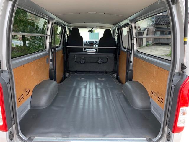 ハイエースバン ロングDX GLパッケージ 4WD ディーゼルターボ 禁煙車 タイミングベルト交換済み メモリーナビ ETC キーレスエントリー 両側スライドドア 電動格納ミラー(10枚目)