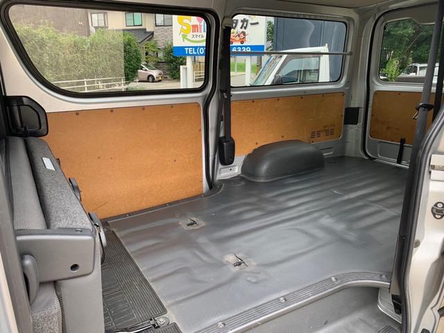 ハイエースバン ロングDX GLパッケージ 4WD ディーゼルターボ 禁煙車 タイミングベルト交換済み メモリーナビ ETC キーレスエントリー 両側スライドドア 電動格納ミラー(13枚目)