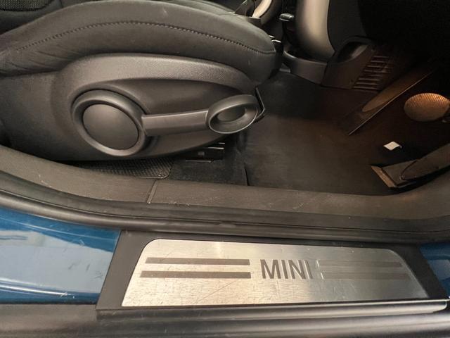 ＭＩＮＩ クーパー　クロスオーバー　ツートンカラー　キーレス　社外アルミホイール　ＥＴＣ　フォグランプ　盗難防止システム　運転席エアバッグ　助手席エアバッグ　サイドエアバッグ（35枚目）