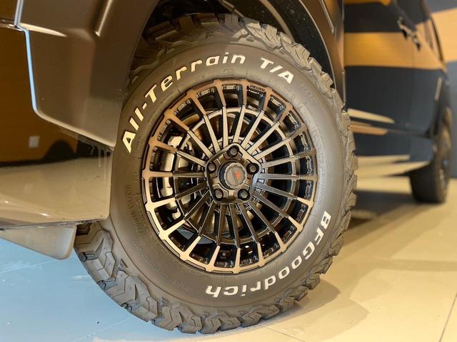G パワーパッケージ WARLOCKコンプリート車WARLOCKボディキット4点LEDデイライト NOMAD16AW&BFGタイヤ マルチアラウンドモニター10.1型オリジナルナビ付(4枚目)