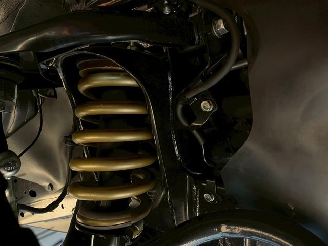 トライトン GSR 新車コンプリートモデル 30mmフロントアップ/KANONE20インチAW/ジオランダーMTタイヤ275/55/20/サイド出しマフラー/マルチアラウンドモニターベッドライナー/ナビゲーション/ETC(9枚目)