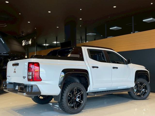 トライトン GSR 新車コンプリートモデル 30mmフロントアップ/KANONE20インチAW/ジオランダーMTタイヤ275/55/20/サイド出しマフラー/マルチアラウンドモニターベッドライナー/ナビゲーション/ETC(23枚目)